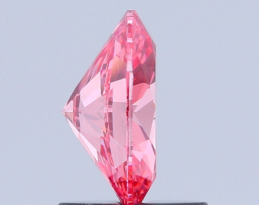 oval 1.05 carat fancy vivid pink vvs2  ex ex strong