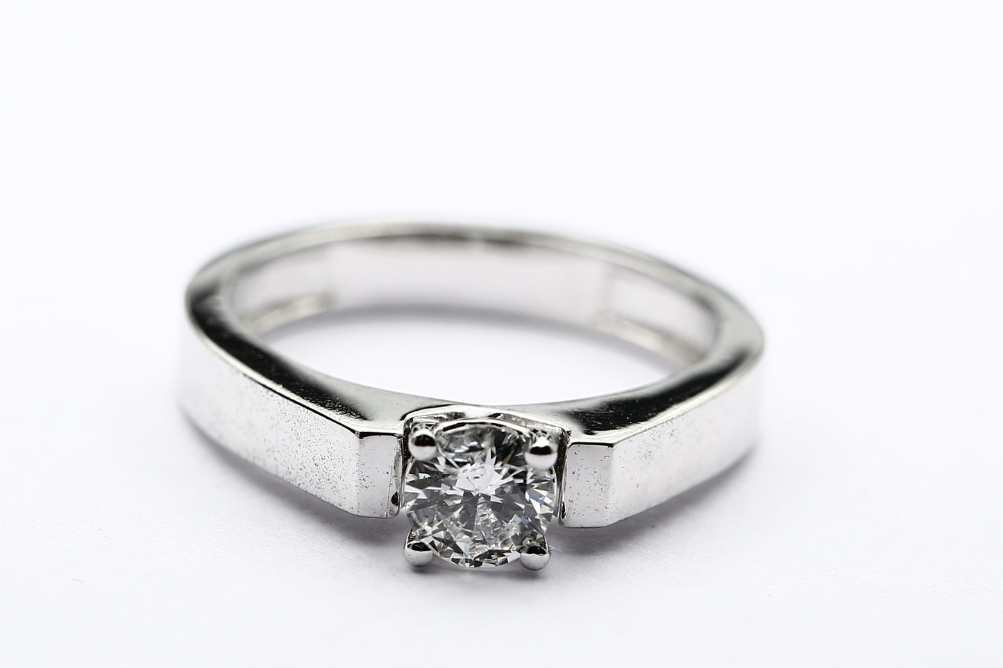 1 carat round cut diamond six prong engagement ring